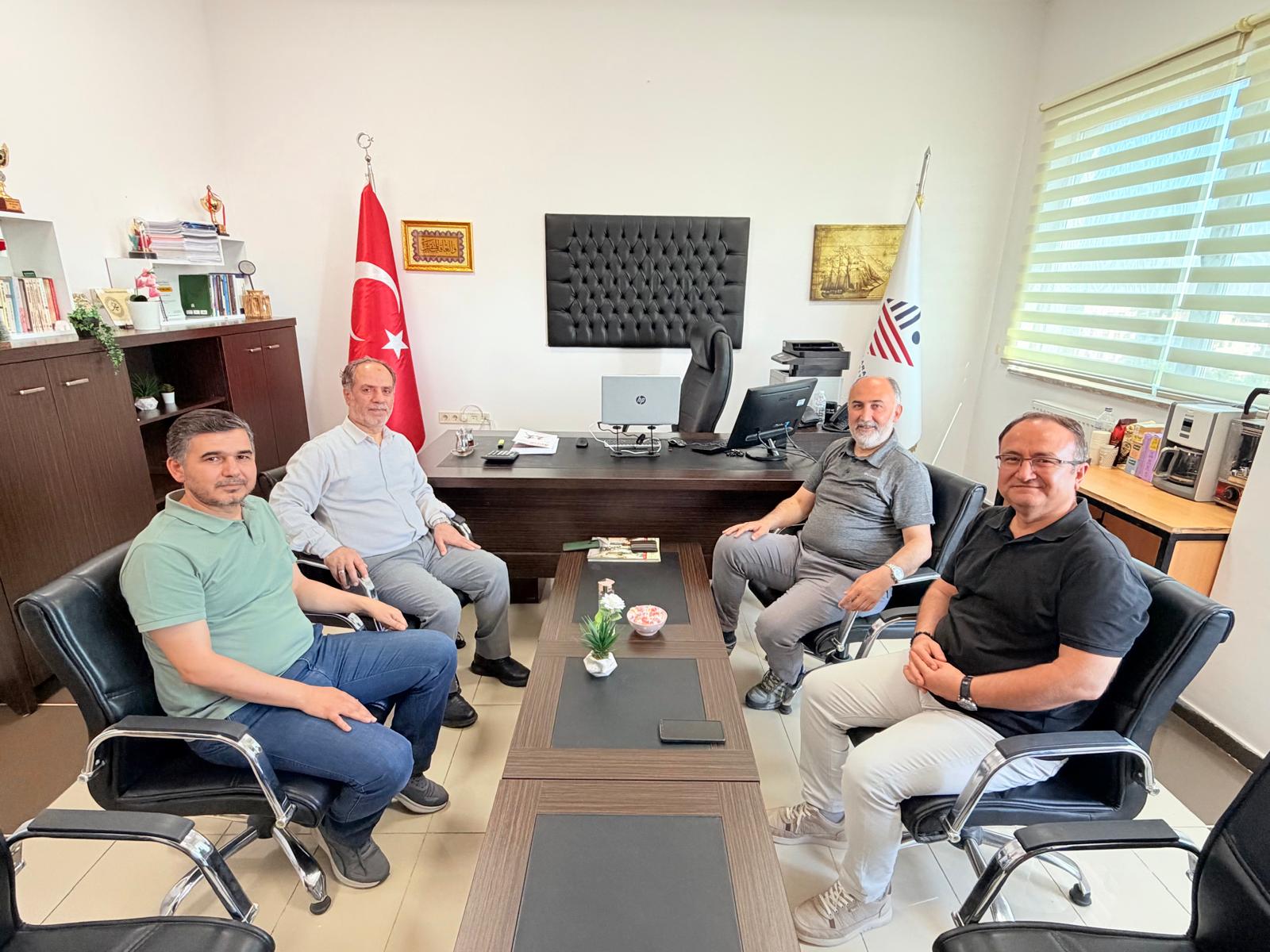 Fakülte Yönetimimizden, Fakültemizin Yeni Sekreteri Dr. Alper Kılıçarslan'a Tebrik Ziyareti