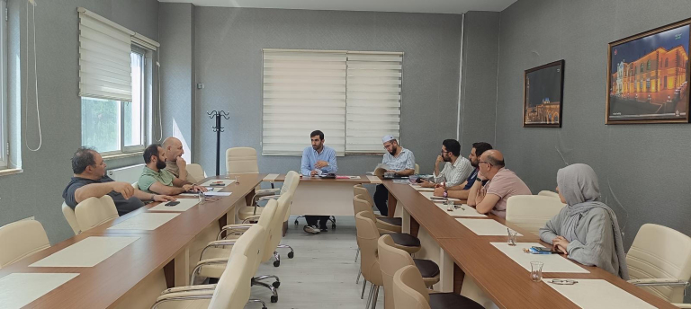 Arap Dili ve Belagatı Ana Bilim Dalı Eylül Ayı Akademik Kurul Toplantısı "Ders Süreçleri, Eğitim Materyalleri ve ADAD Dergisi" Gündemiyle Doç. Dr. Salih Derşevî Başkanlığında Gerçekleştirildi