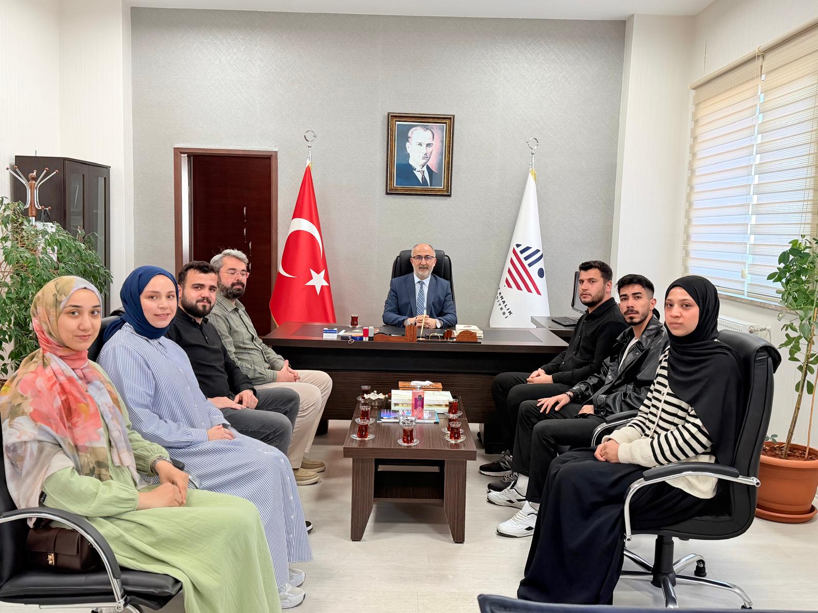 Genç Düşünce Topluluğu  Dekanlığımızı Ziyaret Etti