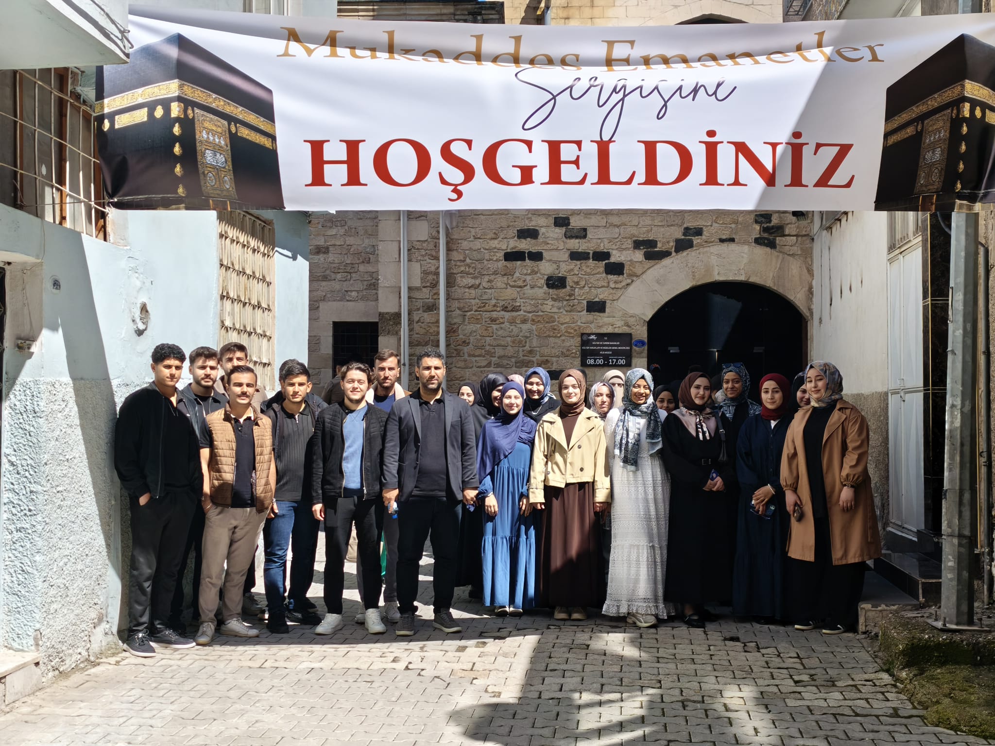 İlahiyat Fakültesi Öğrencilerimizden Kilis Mukaddes Emanetler Sergisi’ne Ziyaret