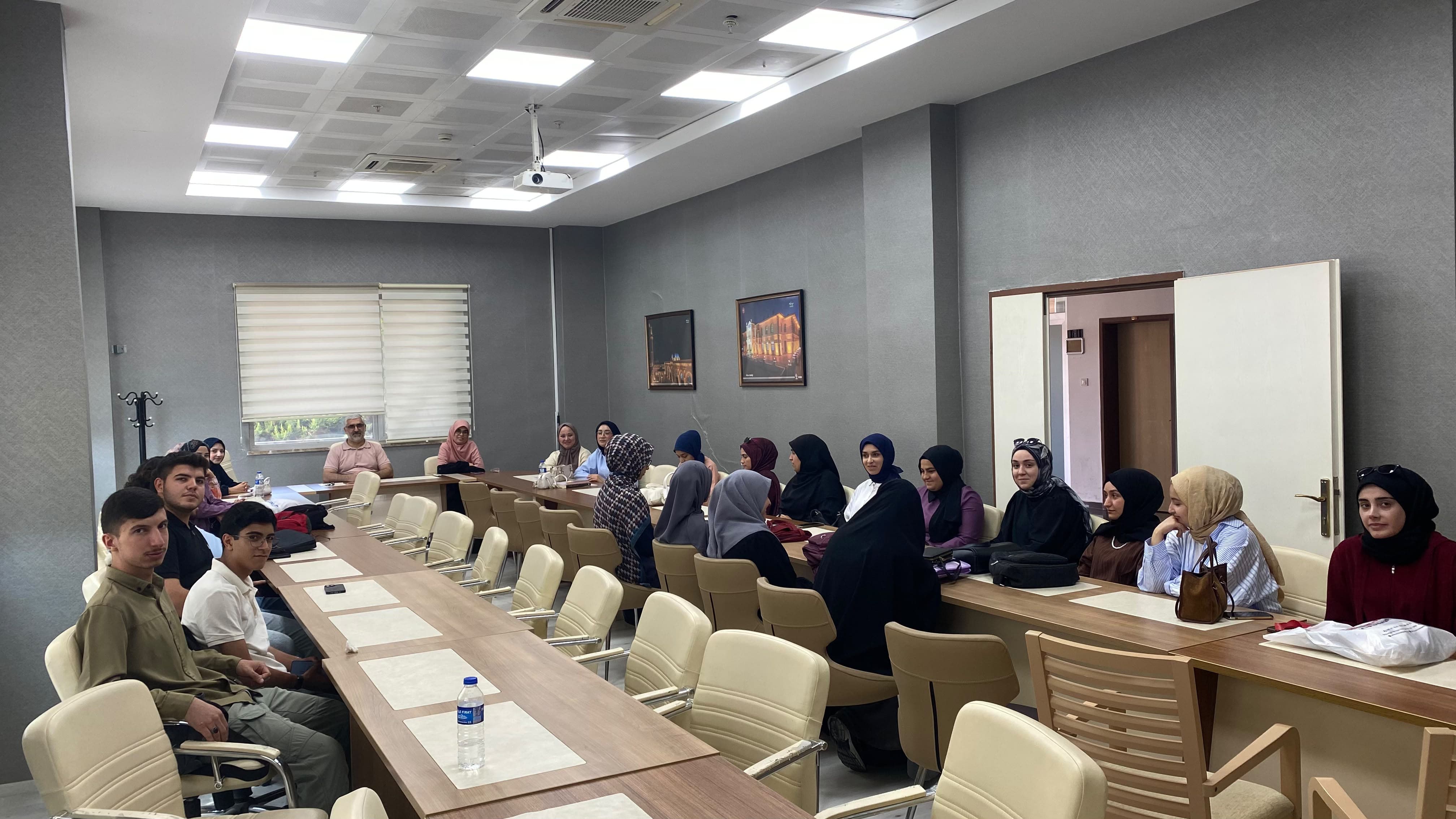 İlahiyat Fakültesi 2-B Sınıfı Danışmanlık Toplantısı Gerçekleştirildi