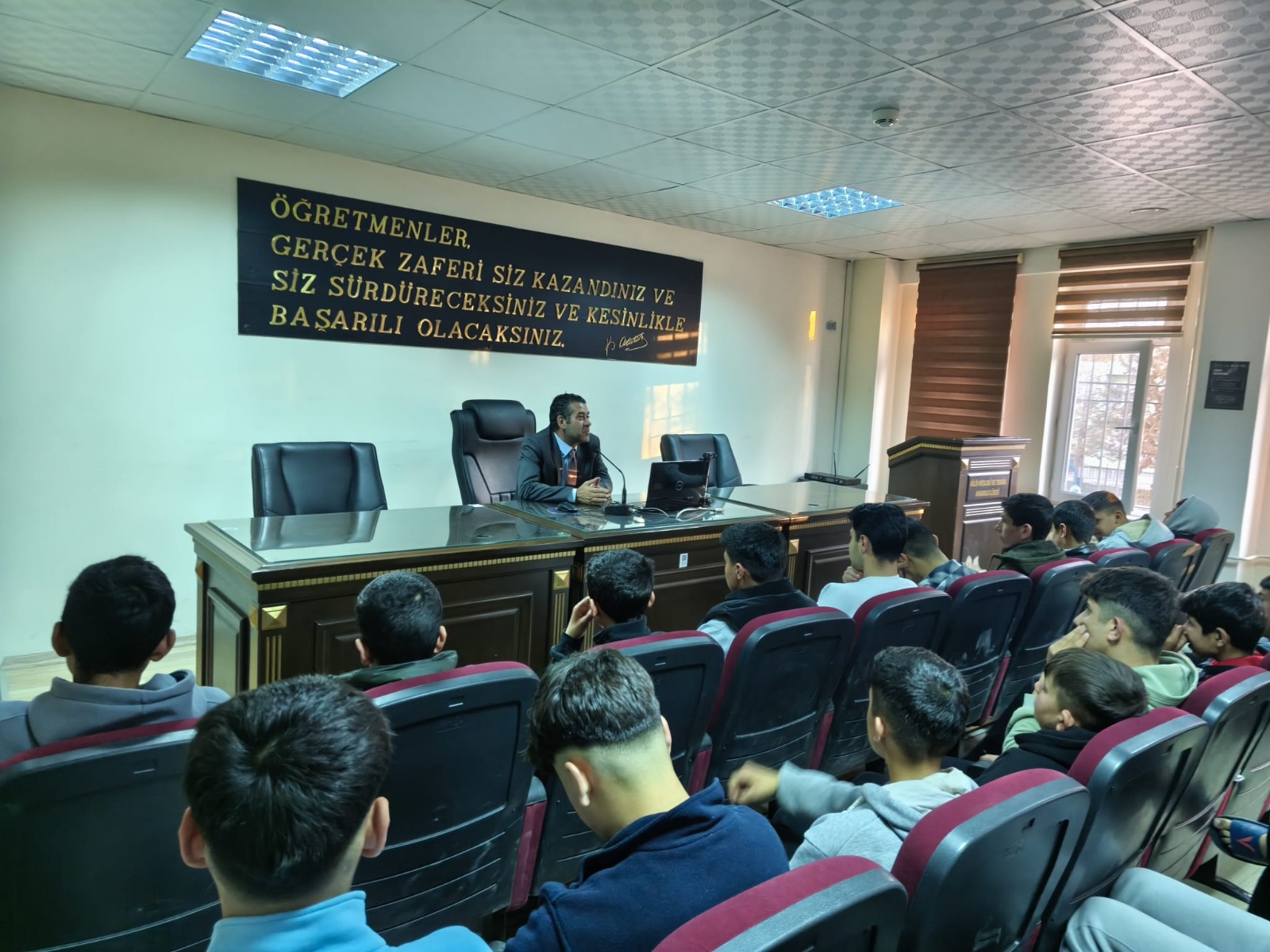 Doç. Dr. Ümit Kalkan Ramazan Ayı Münasebetiyle Liseli Öğrencilere Söyleşide Bulundu