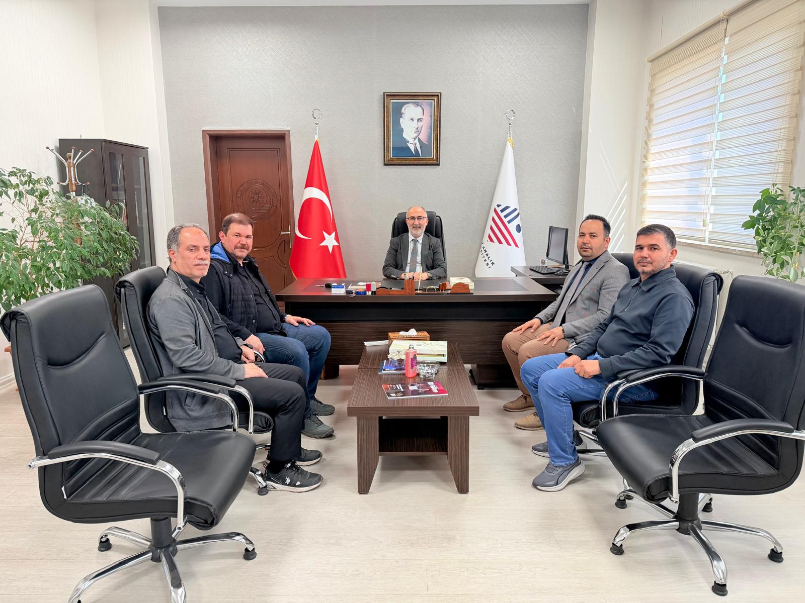 Üniversitemiz Lisansüstü Eğitim Enstitüsü Müdürü Doç. Dr. Vakkas Uluçay ve Müdür Yardımcısı Doç. Dr. M. Aykuthan Ulusoy Dekanlığımızı Ziyaret Etti