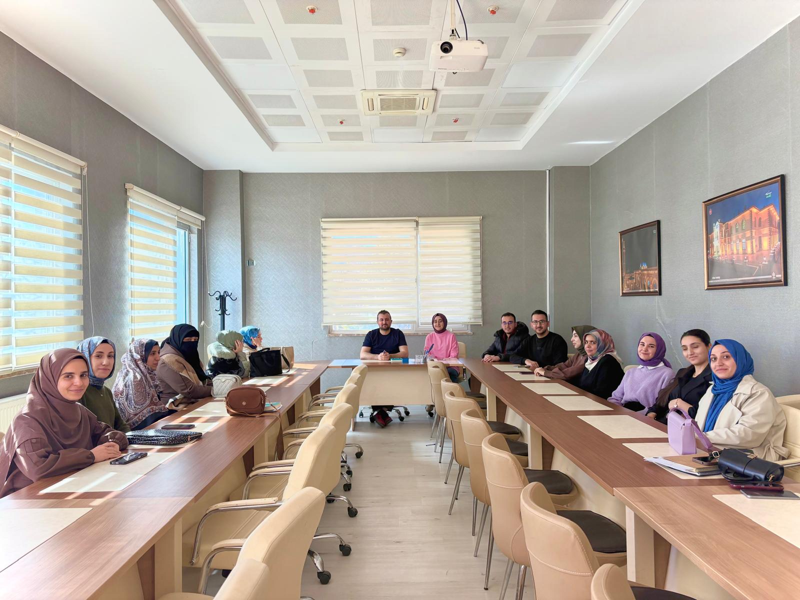 İlahiyat Fakültesi 4-A Sınıfı Öğrencileriyle Danışmanlık Toplantısı Gerçekleştirildi