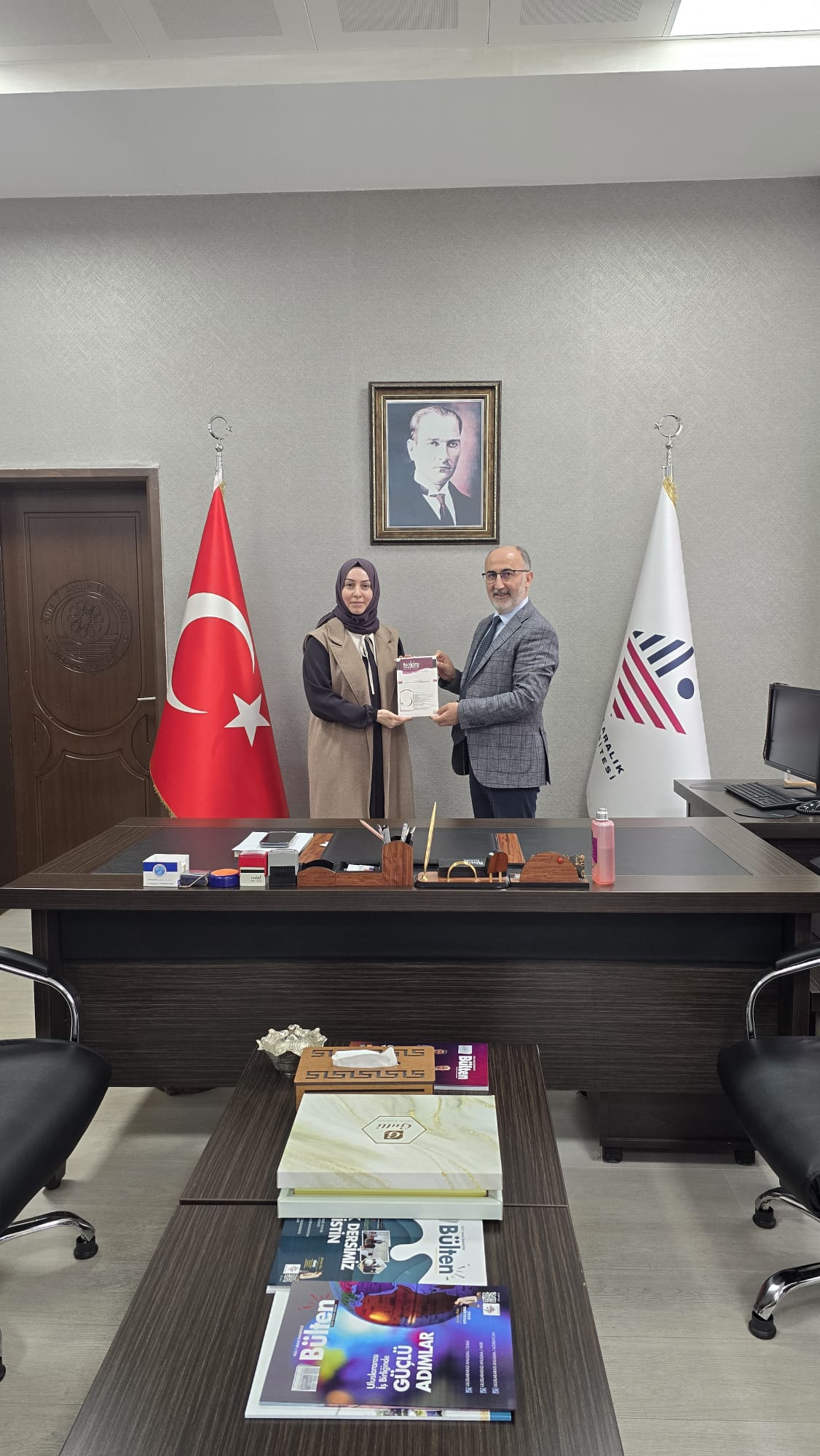 Tezkire Dergisi’nin 'Sinema ve Din' Temalı 95. Sayısı Dekanımıza Takdim Edildi